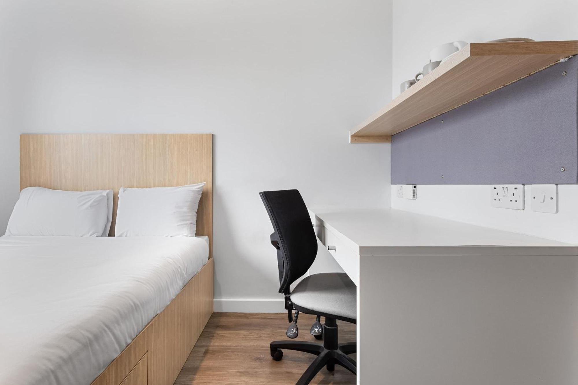 Spacious Double Bed In Lewisham Well Connected Apartment London