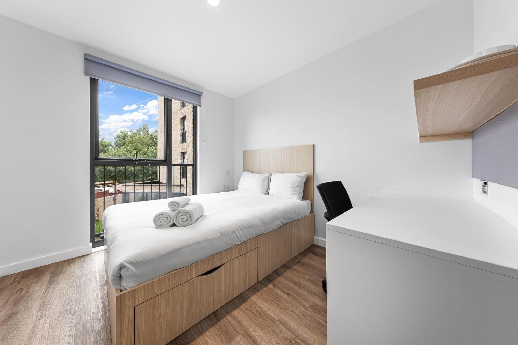 Spacious Double Bed In Lewisham Well Connected London