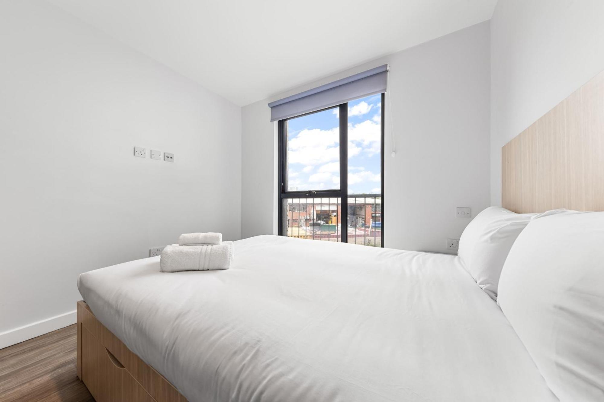 Spacious Double Bed In Lewisham Well Connected Apartment